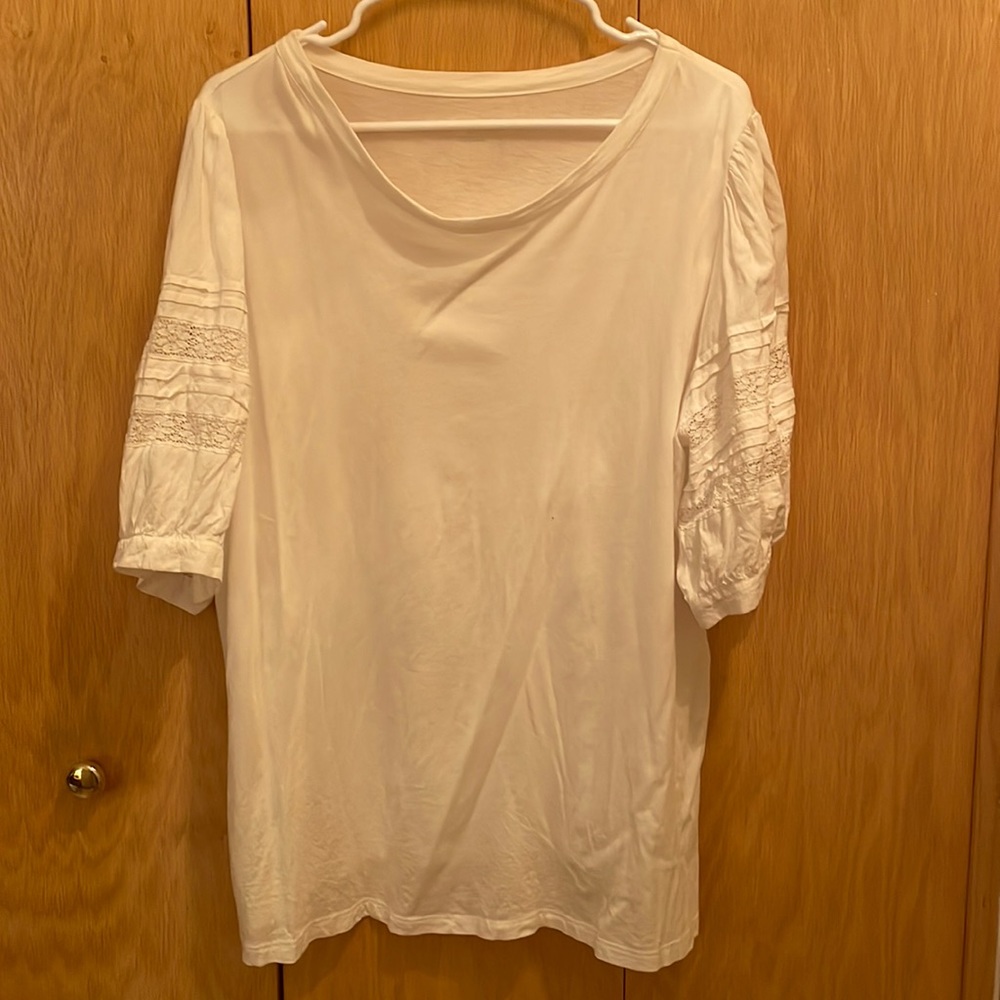Ava & Viv, white tee with puffy short sleeves, 1X, great condition